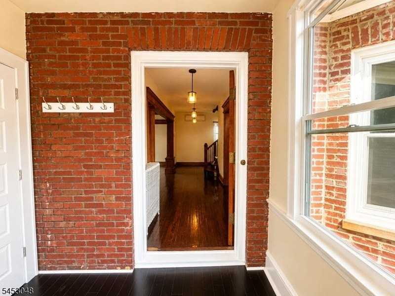 2 Cloverhill Pl #1 - Photo 3 of 34