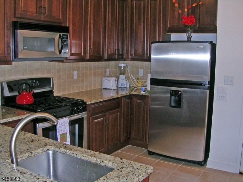1203 Wharton Ct - Photo 2 of 9