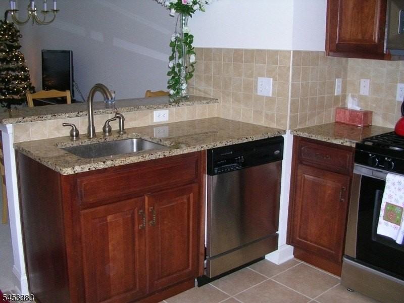 1203 Wharton Ct - Photo 3 of 9