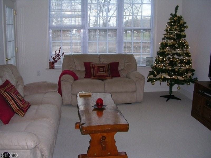 1203 Wharton Ct - Photo 5 of 9