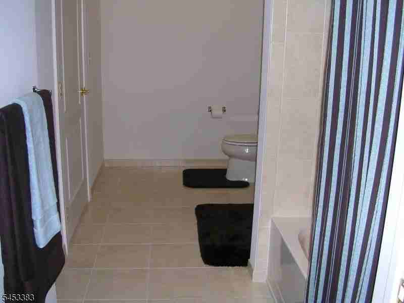 1203 Wharton Ct - Photo 7 of 9