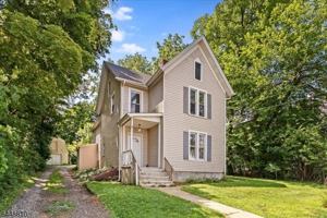 featured image of 4 Maple St