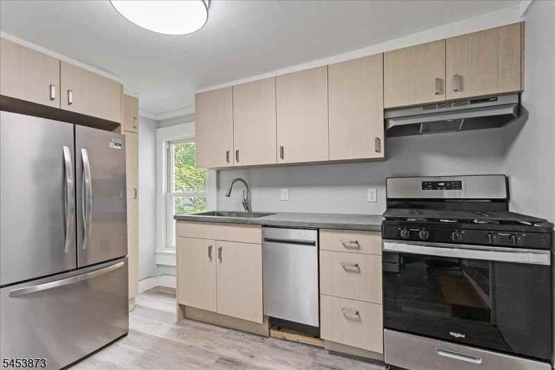 4 Maple St - Photo 2 of 17