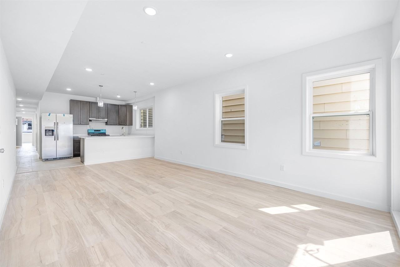 418 11th St #FL3 - Photo 4 of 23
