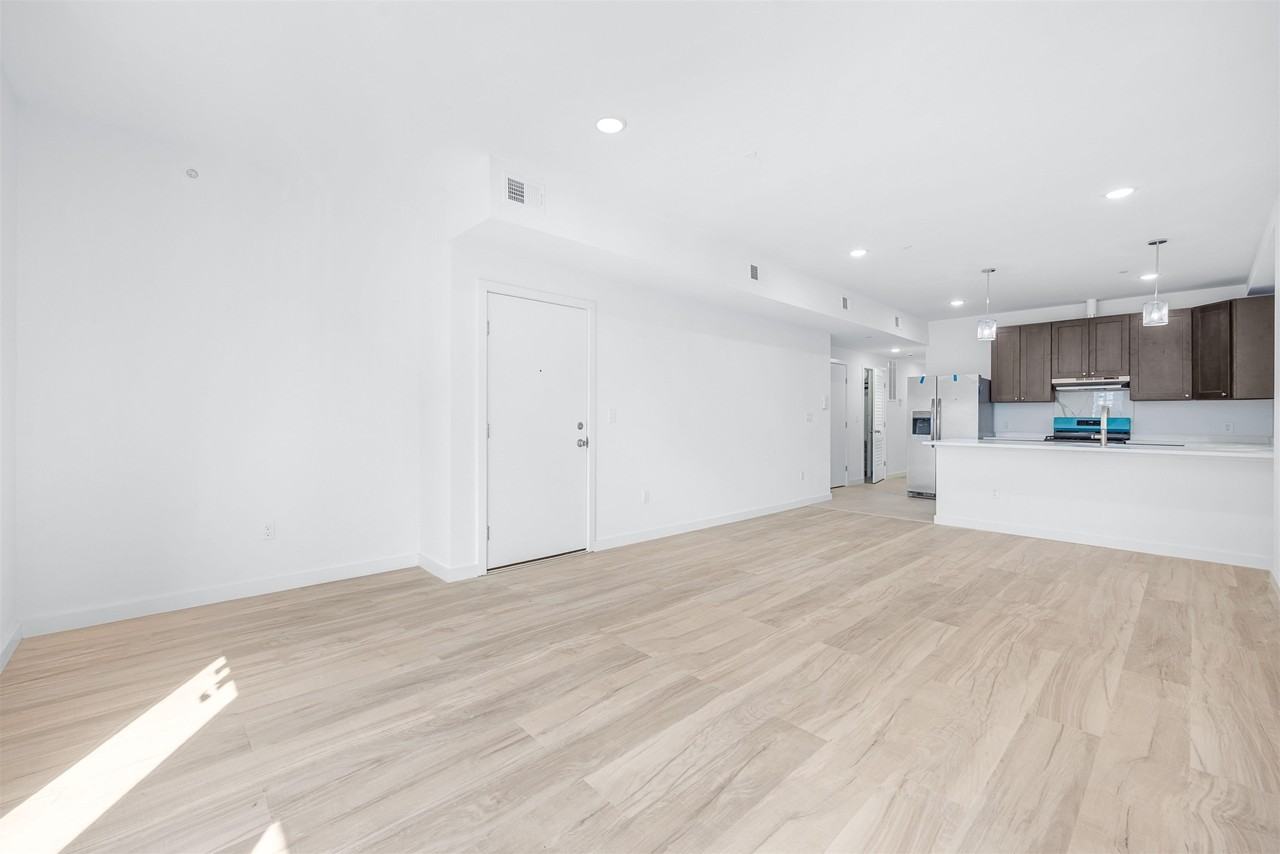 418 11th St #FL3 - Photo 6 of 23