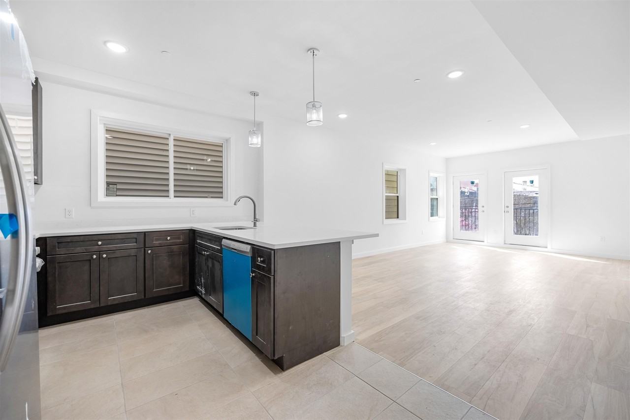 418 11th St #FL3 - Photo 7 of 23