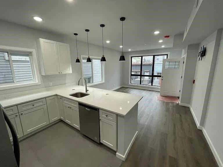 566 57th St #2 - Photo 3 of 6