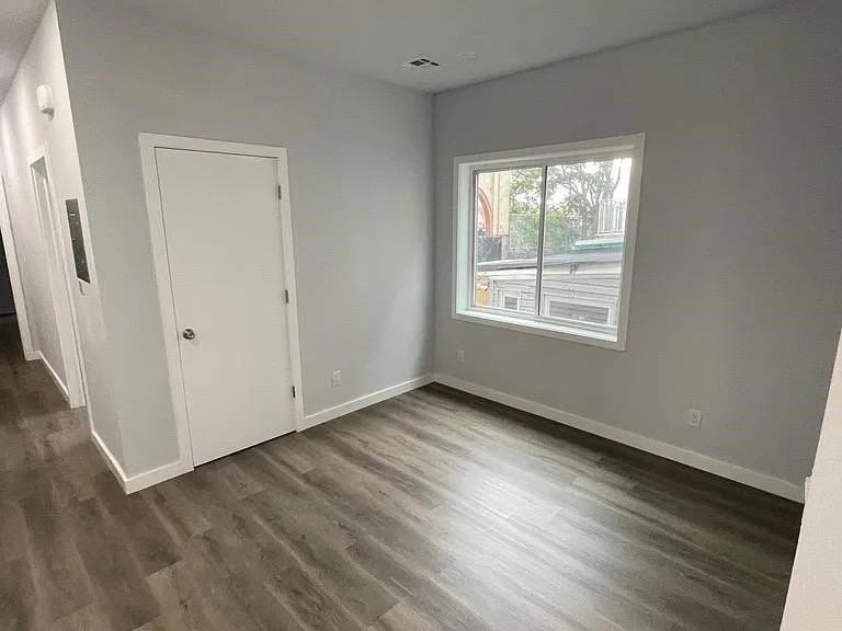 566 57th St #2 - Photo 4 of 6
