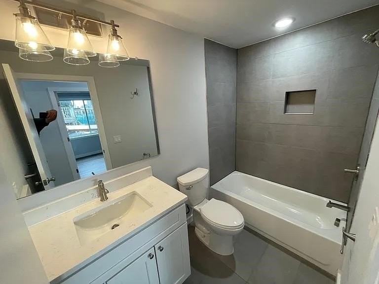 566 57th St #2 - Photo 5 of 6