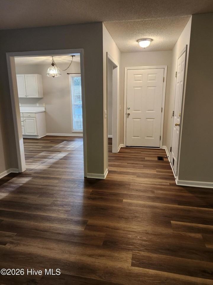 245 Fox Run Rd - Photo 2 of 19