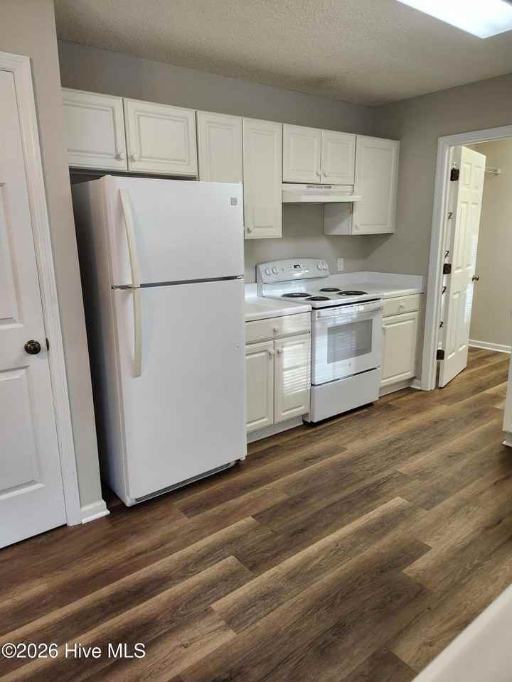 245 Fox Run Rd - Photo 5 of 19