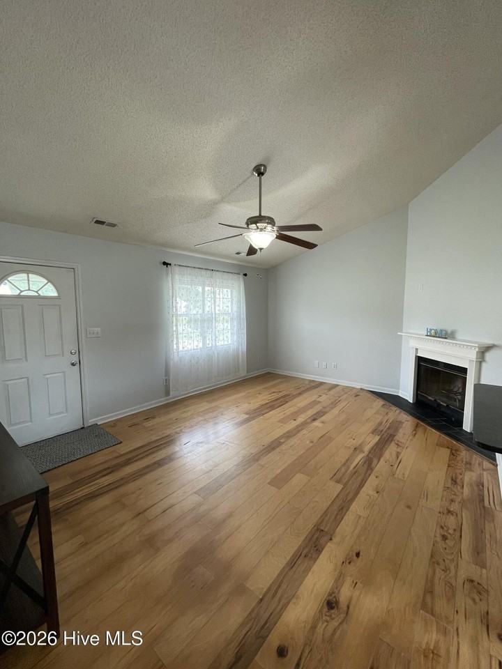 164 Glenwood Dr - Photo 4 of 18