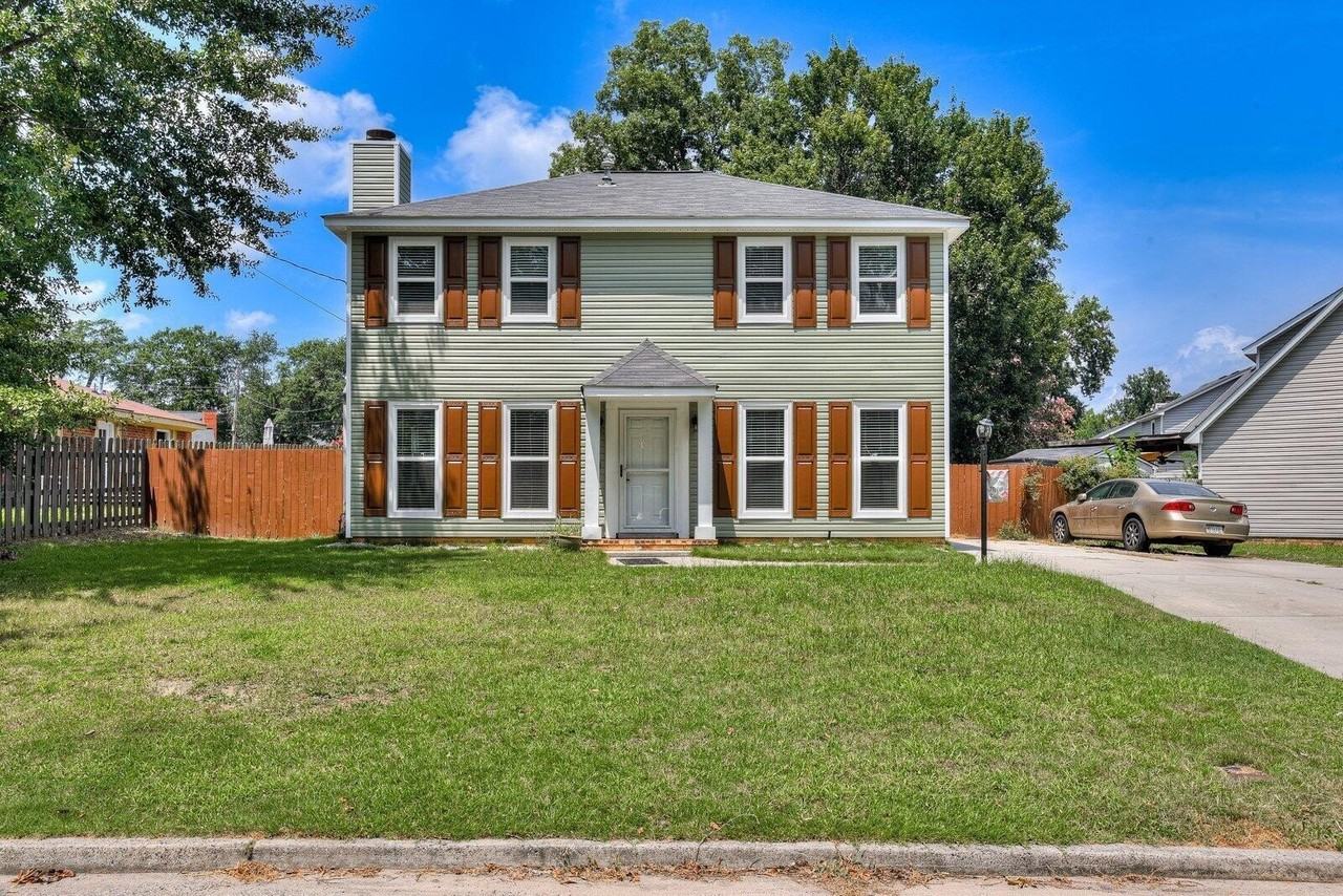 2211 Pleasant Dr - Photo 4 of 35