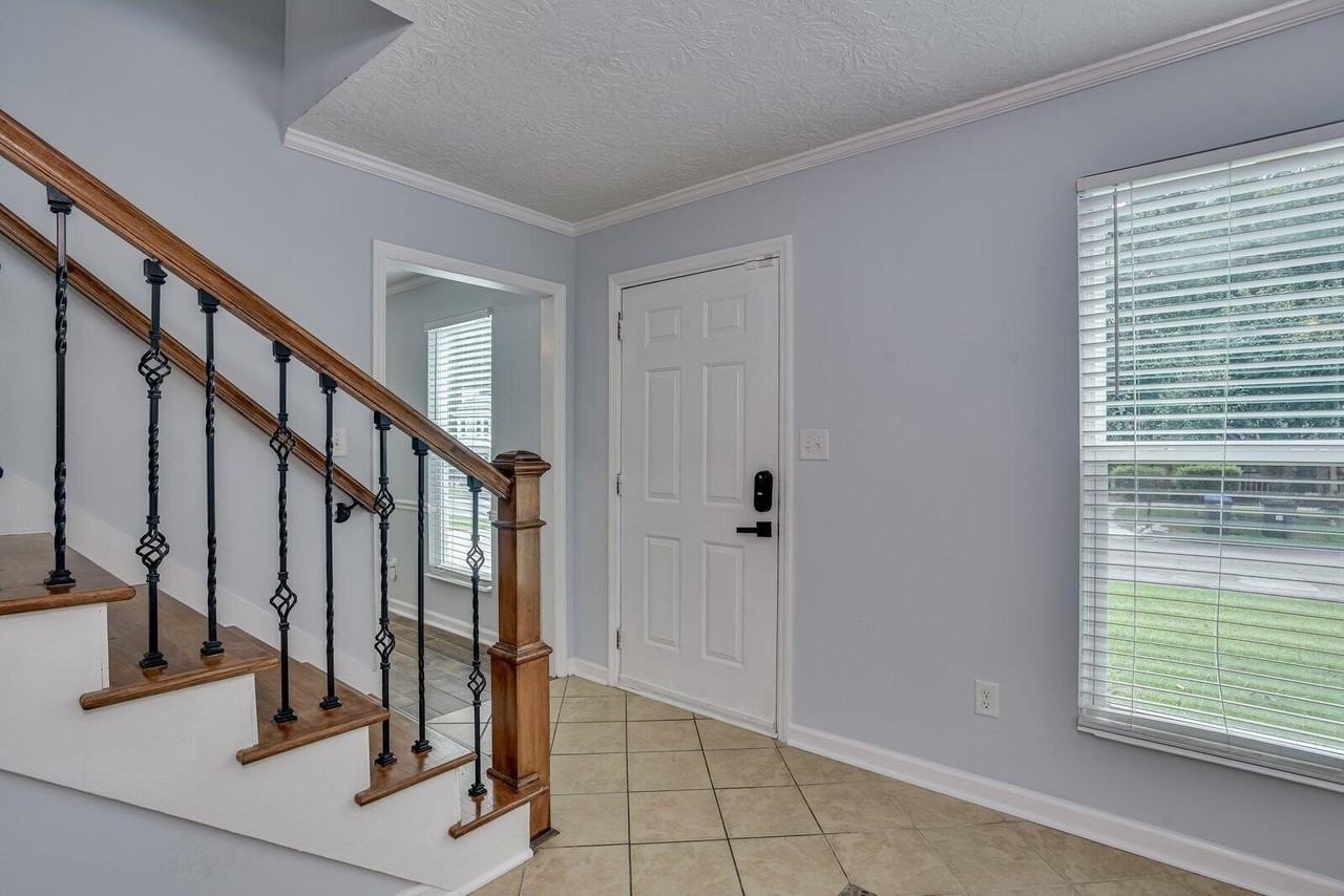 2211 Pleasant Dr - Photo 5 of 35