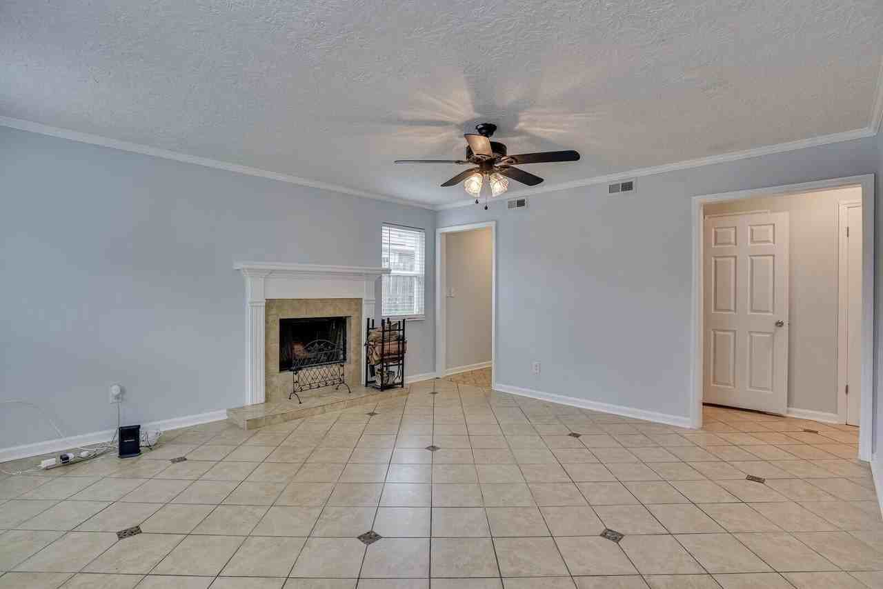 2211 Pleasant Dr - Photo 6 of 35