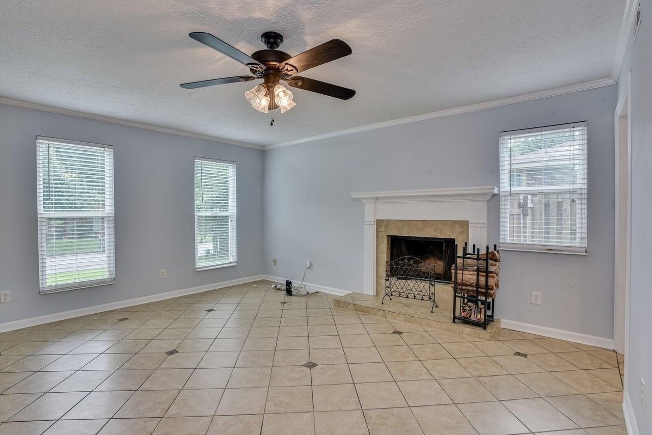 2211 Pleasant Dr - Photo 7 of 35