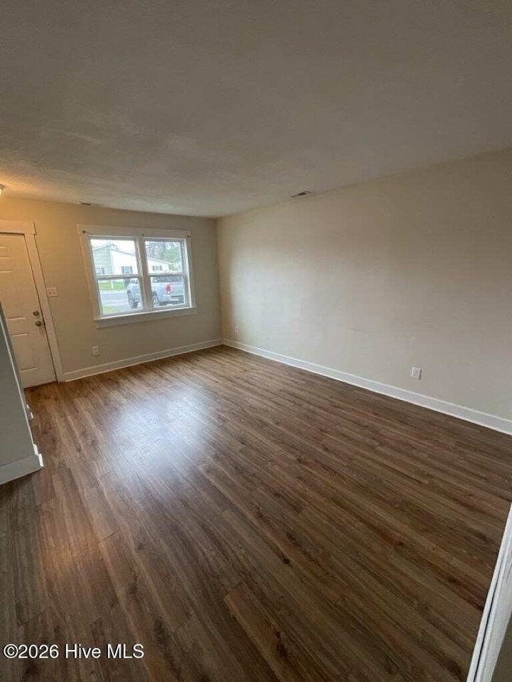 80 Balsam Rd - Photo 2 of 9