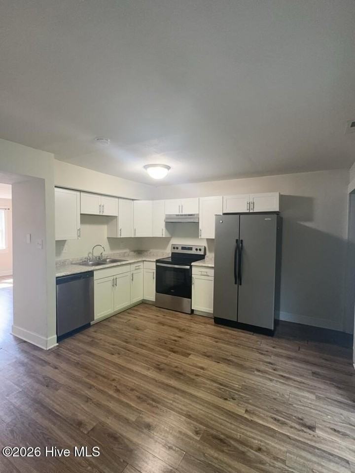 80 Balsam Rd - Photo 3 of 9