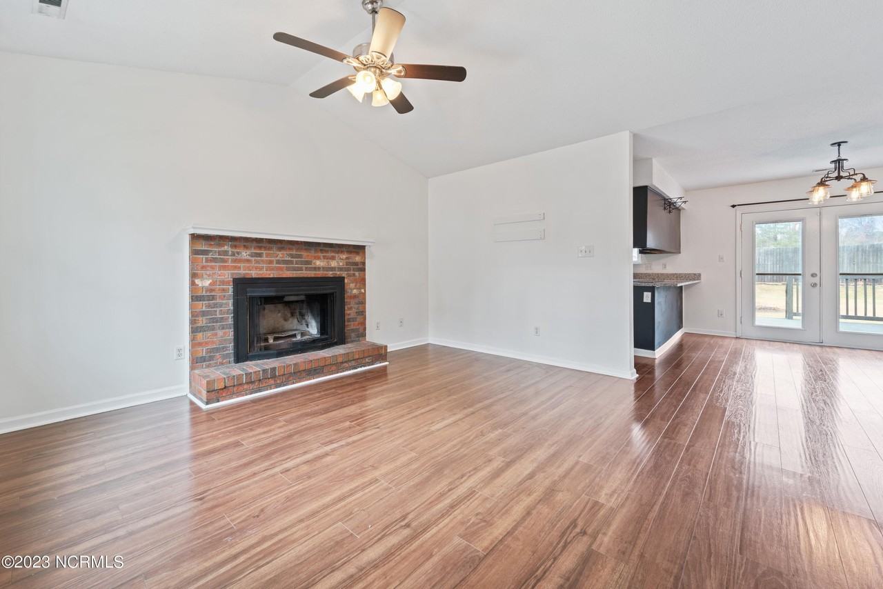 2654 Idlebrook Cir - Photo 2 of 20
