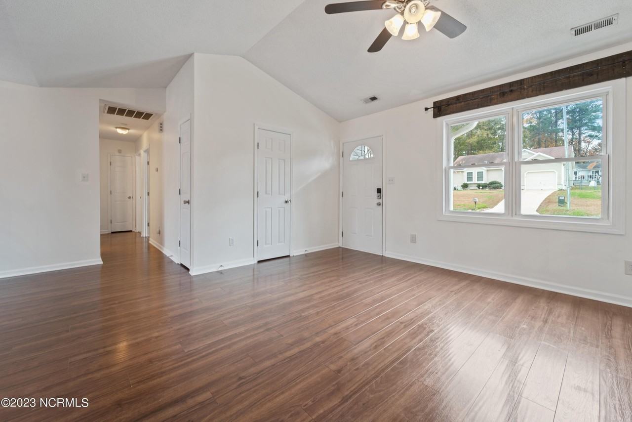2654 Idlebrook Cir - Photo 3 of 20
