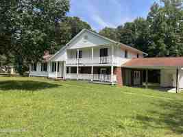 featured image of 220 Edgewood Dr