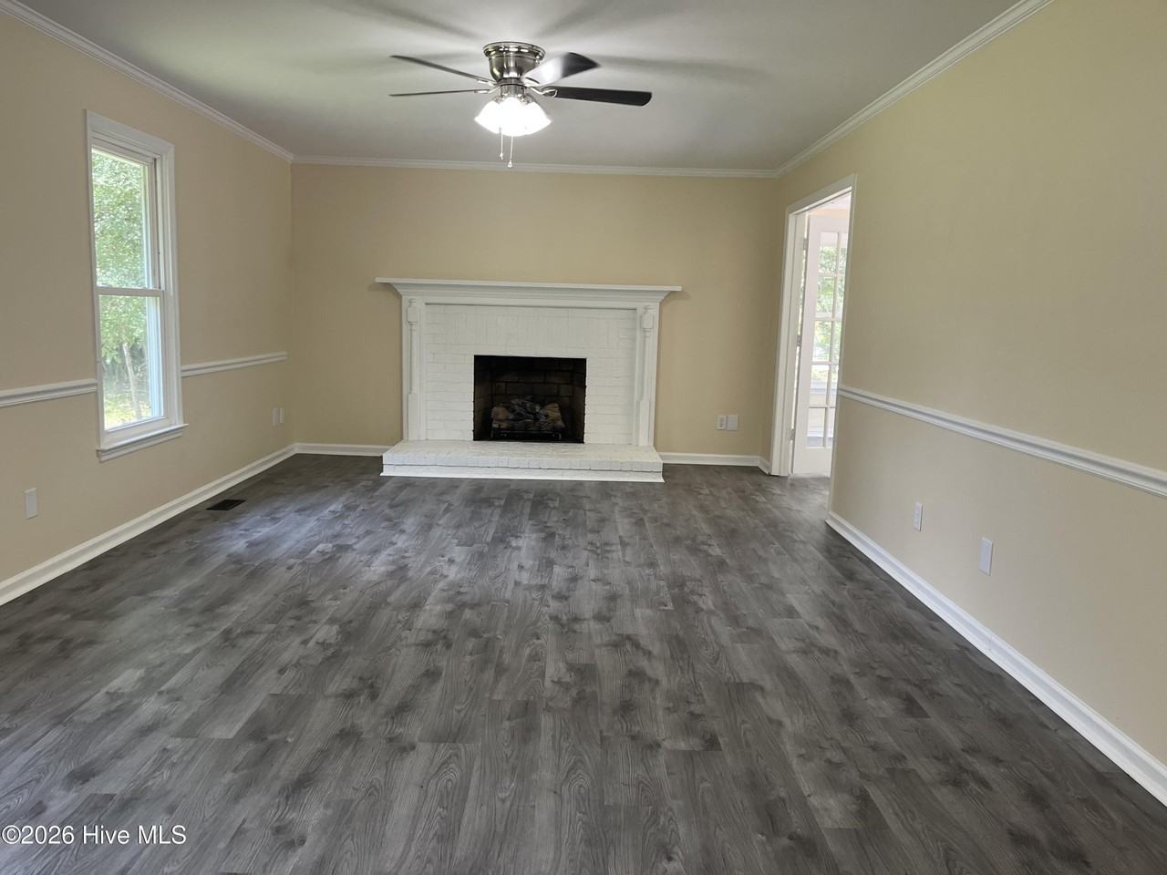 220 Edgewood Dr - Photo 2 of 10