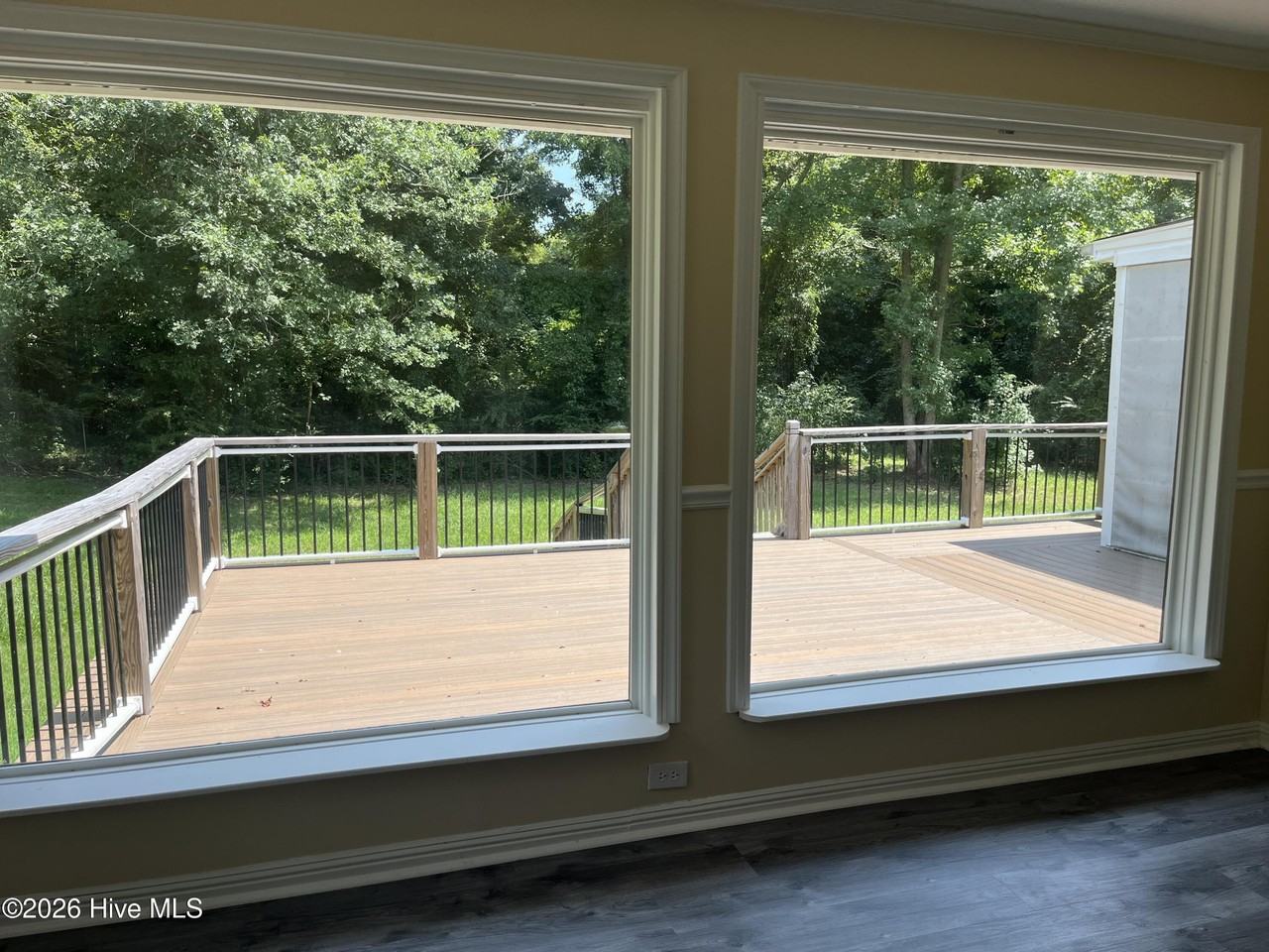 220 Edgewood Dr - Photo 3 of 10