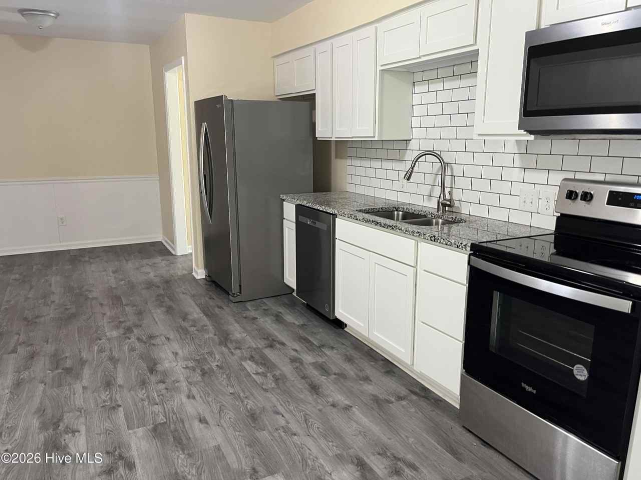 220 Edgewood Dr - Photo 5 of 10