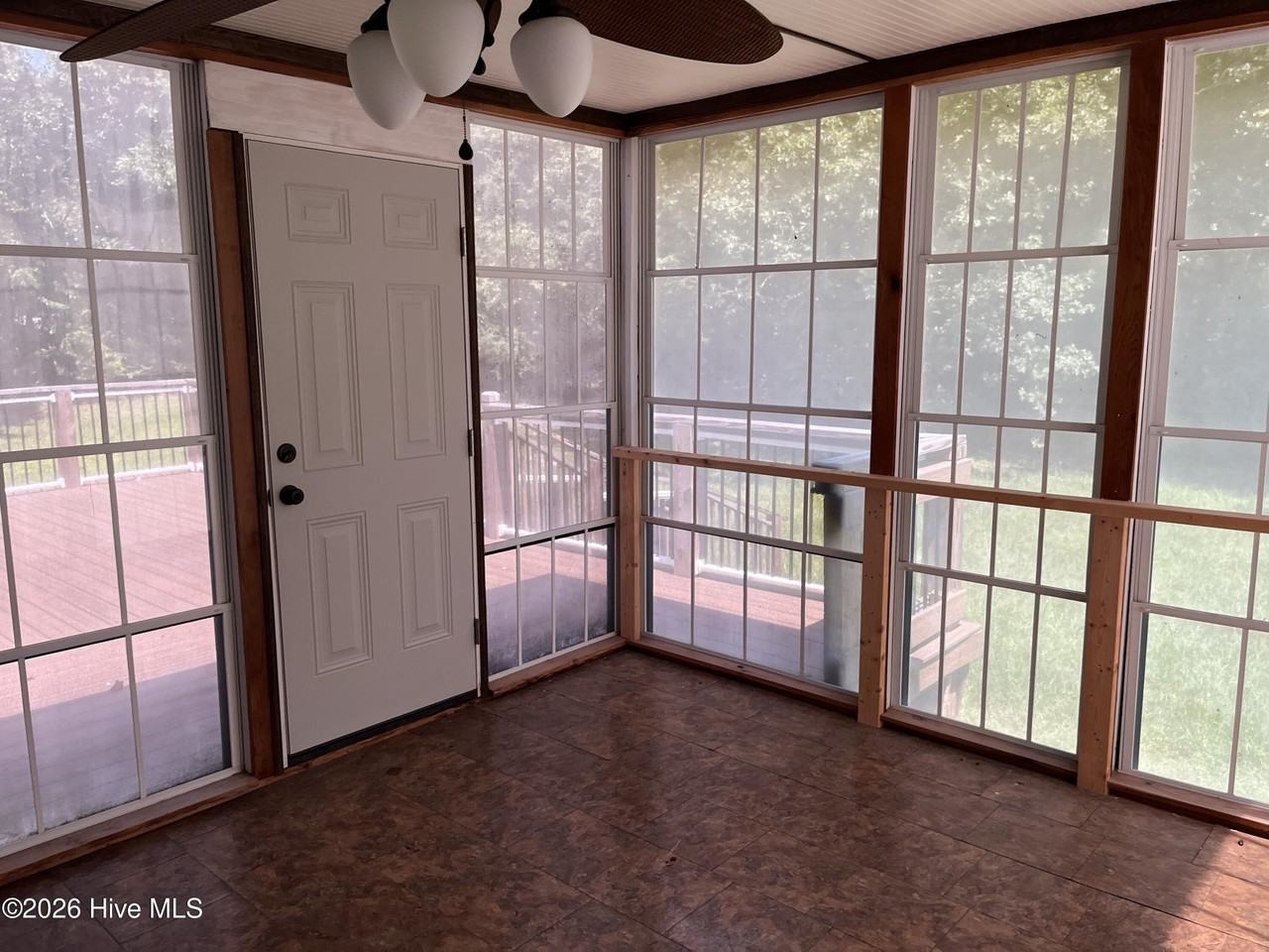 220 Edgewood Dr - Photo 6 of 10