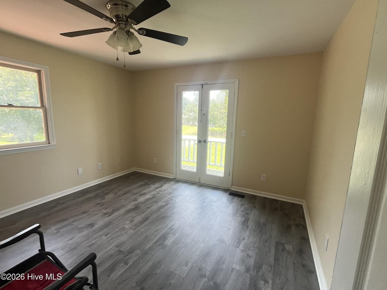220 Edgewood Dr - Photo 7 of 10
