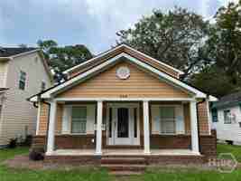 featured image of 826 E 33rd St