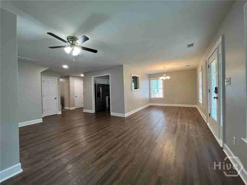826 E 33rd St - Photo 5 of 14