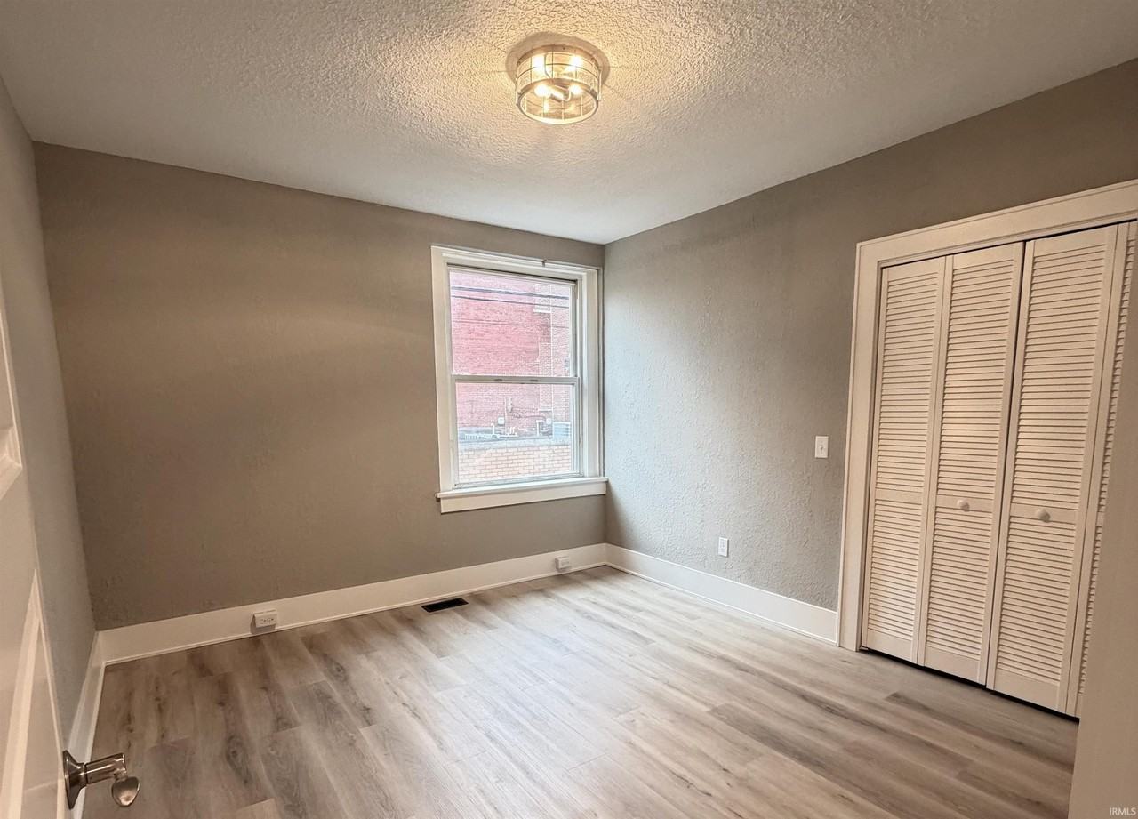 112 E Center St #B - Photo 3 of 10