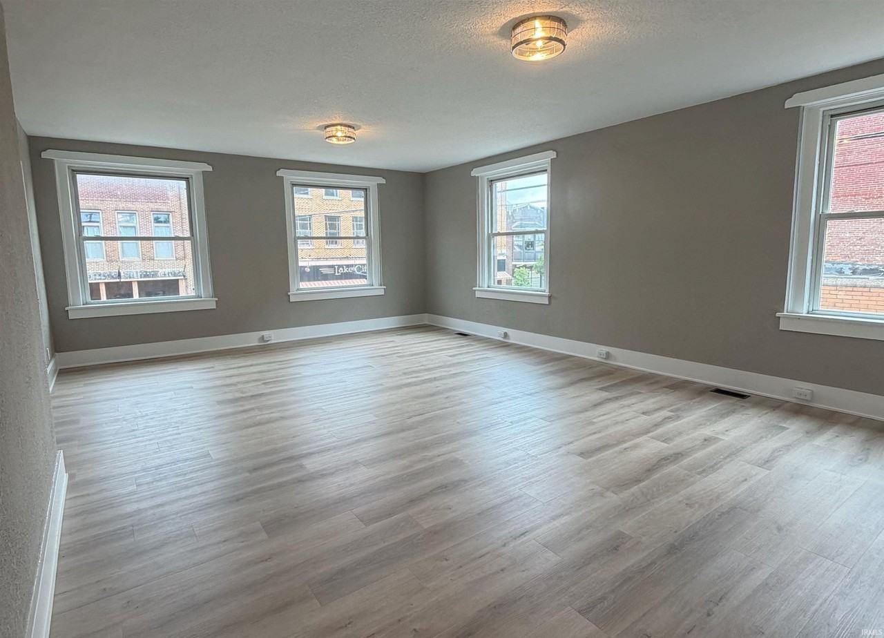 112 E Center St #B - Photo 6 of 10