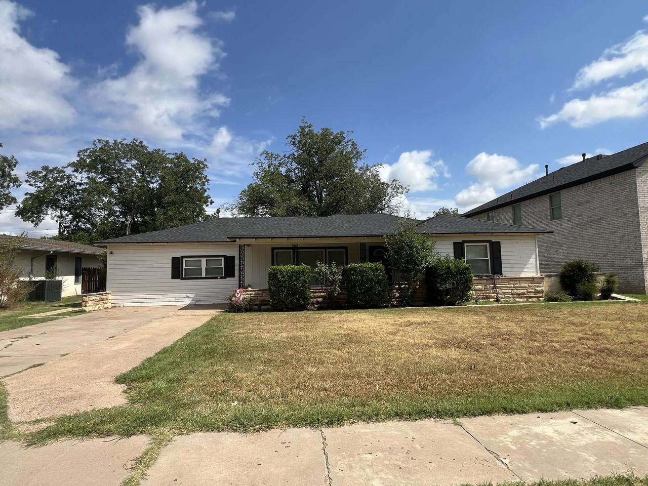 3608 28th St - Photo 3 of 26