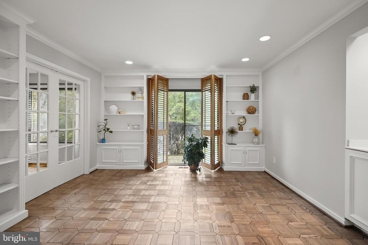 5 Whitebridge Ct - Photo 5 of 50