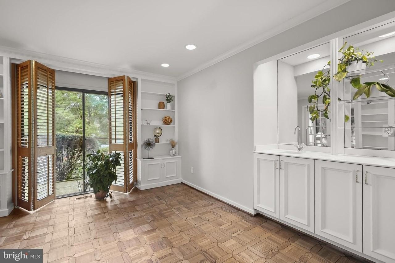 5 Whitebridge Ct - Photo 6 of 50