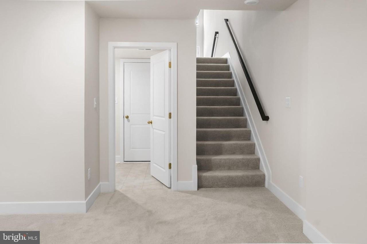 1731 Watercrossing Rd - Photo 4 of 40