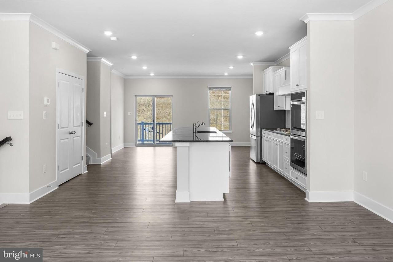 1731 Watercrossing Rd - Photo 5 of 40