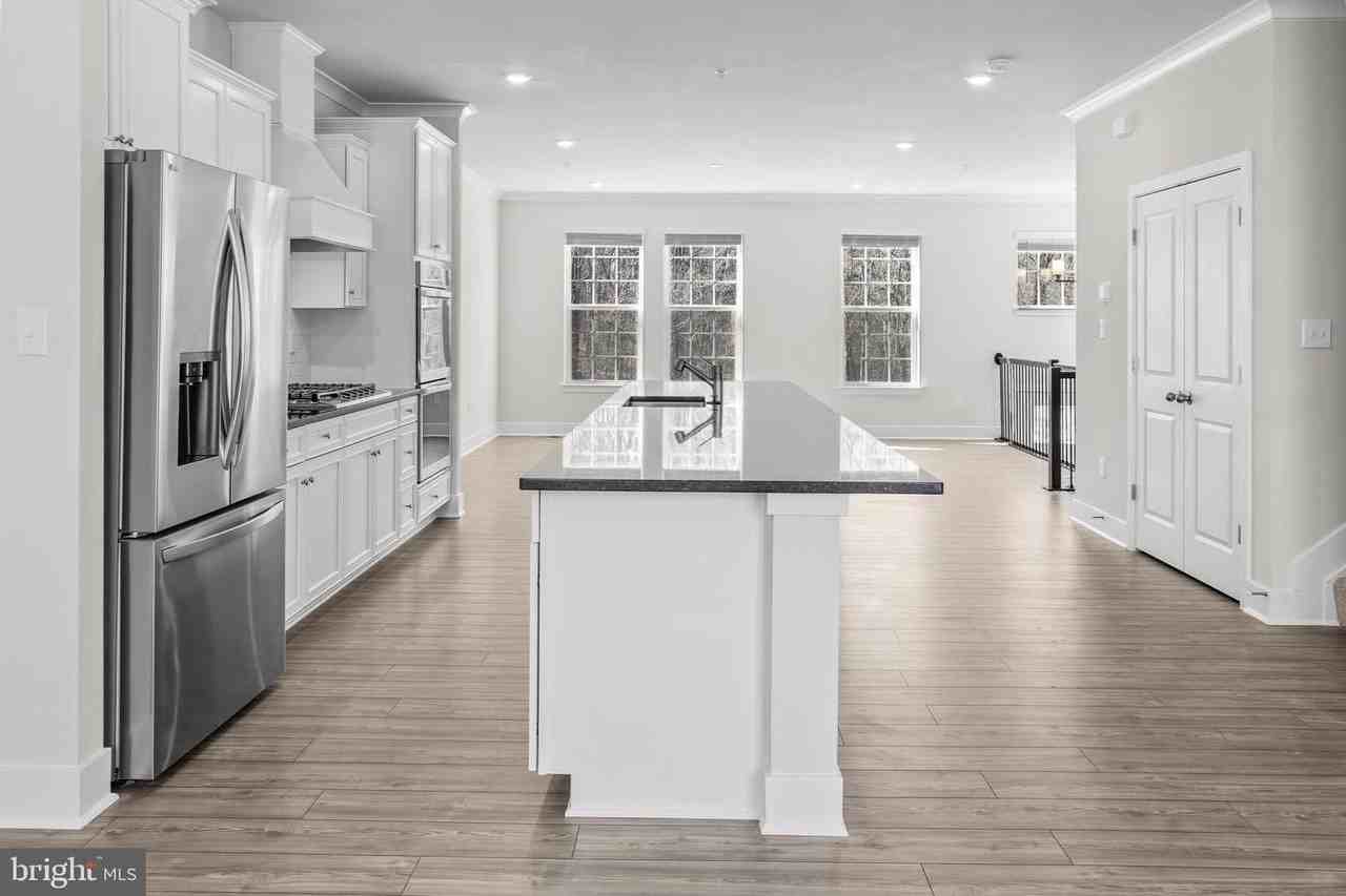 1731 Watercrossing Rd - Photo 7 of 40