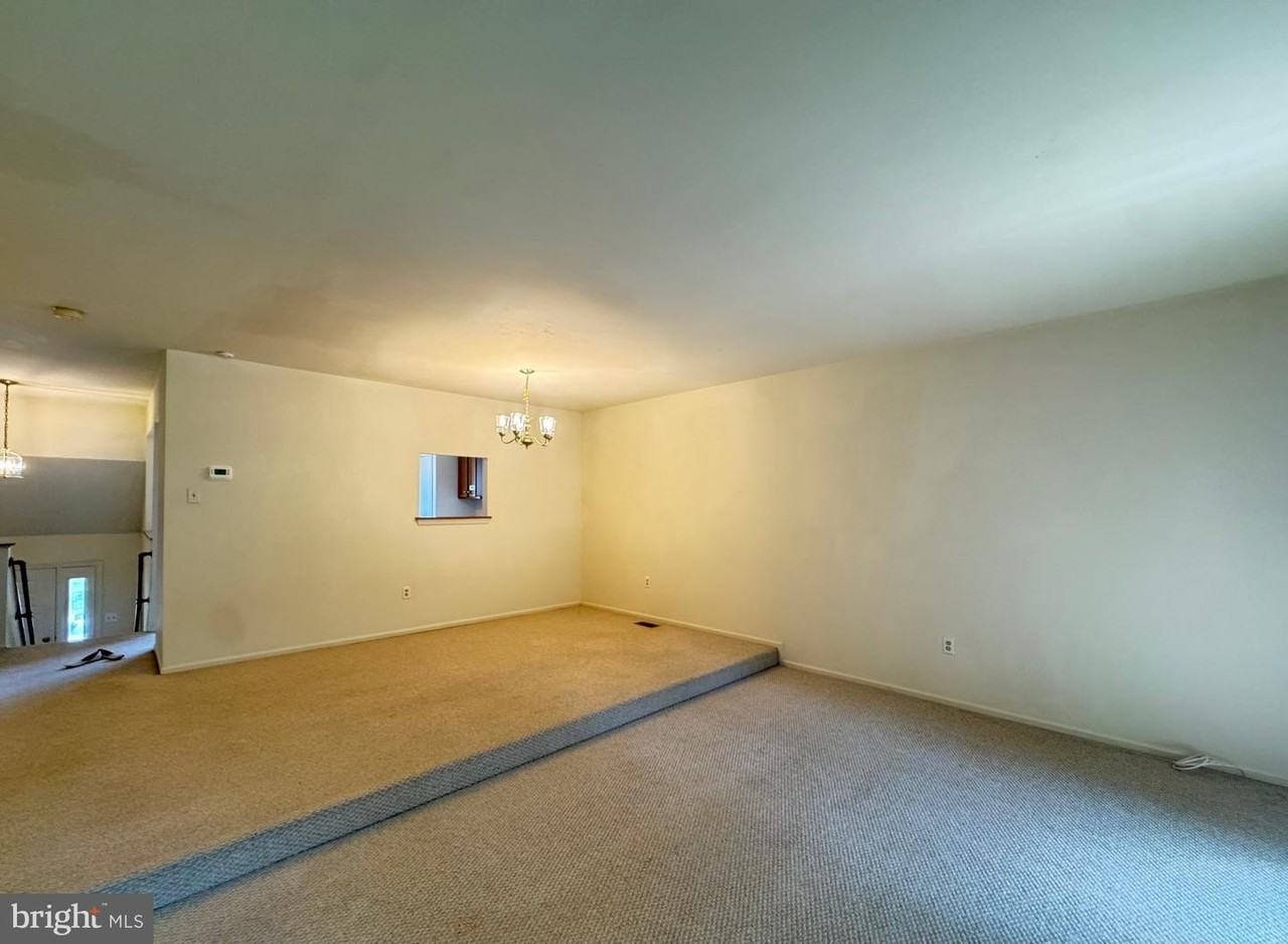 4711 Leyden Way - Photo 4 of 36