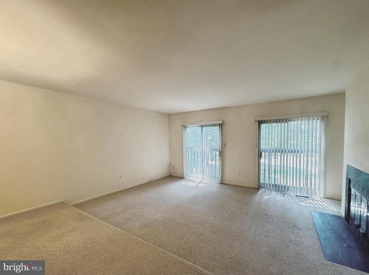 4711 Leyden Way - Photo 5 of 36