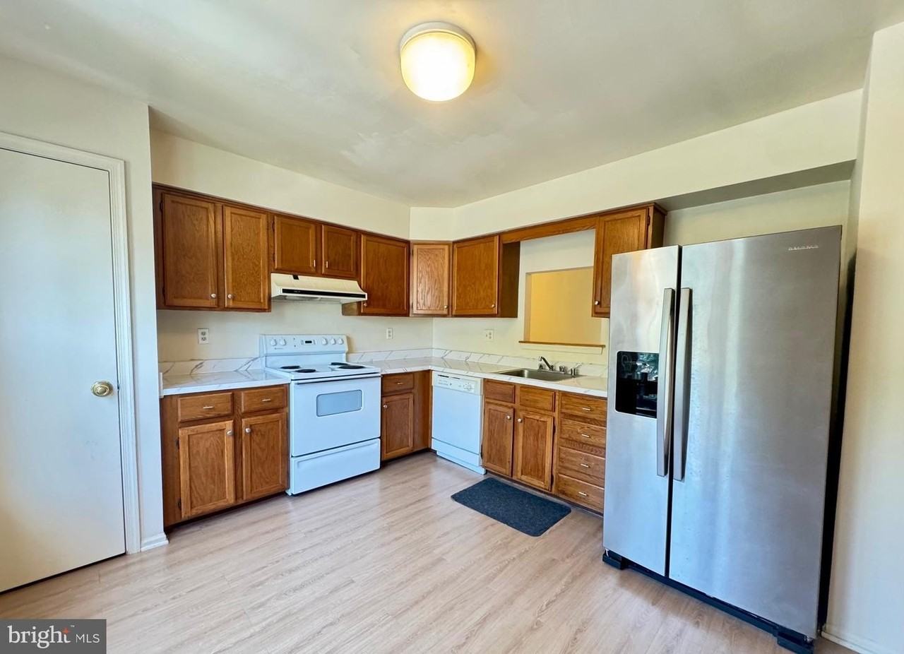 4711 Leyden Way - Photo 6 of 40