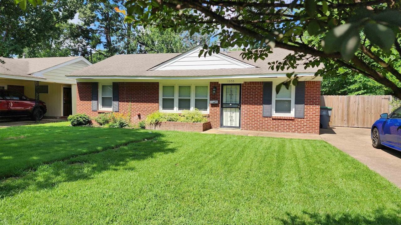 1355 Dearing Rd - Photo 2 of 21