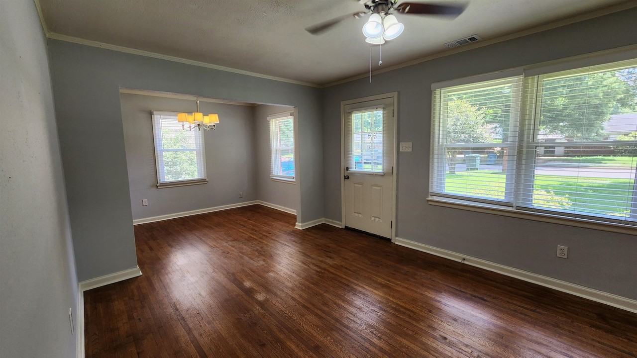 1355 Dearing Rd - Photo 4 of 21