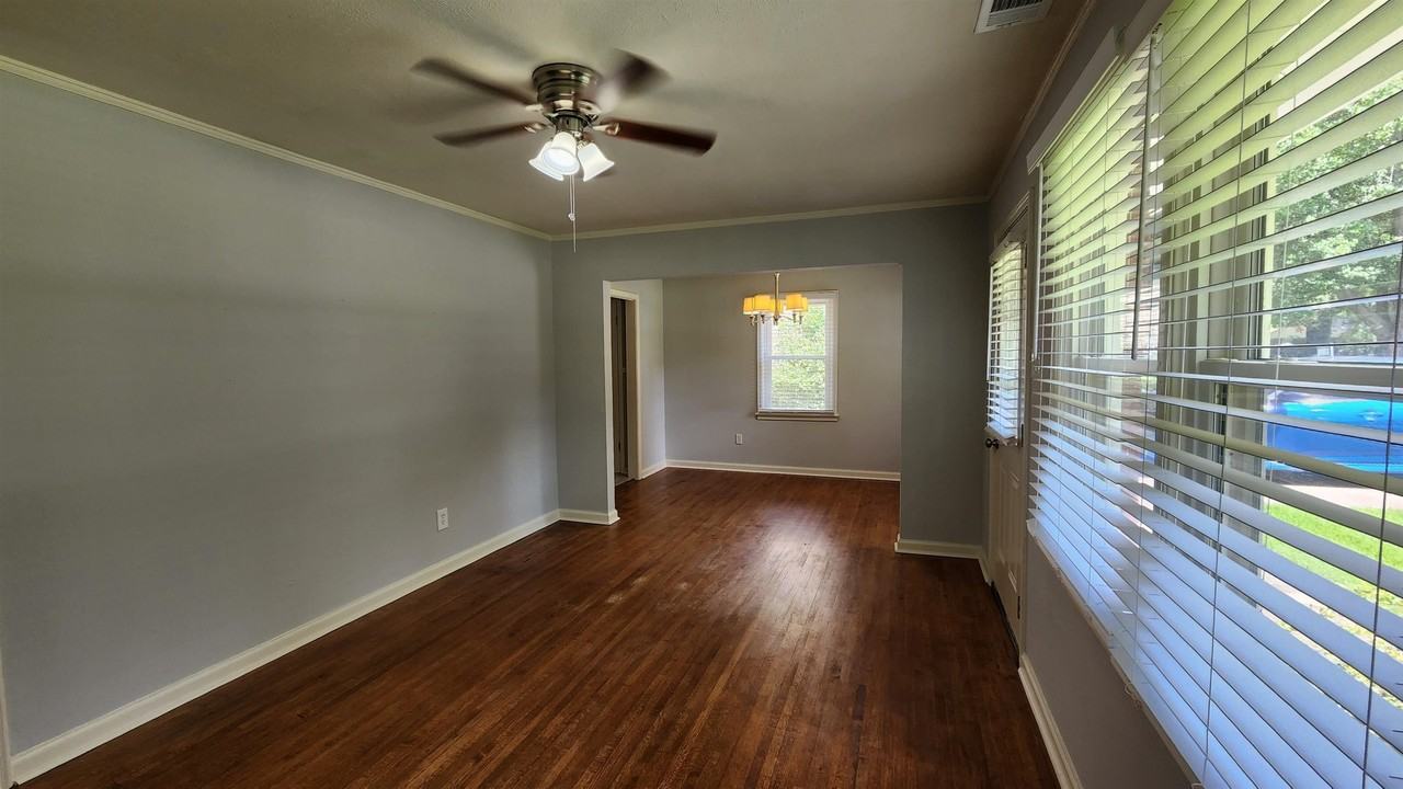 1355 Dearing Rd - Photo 5 of 21