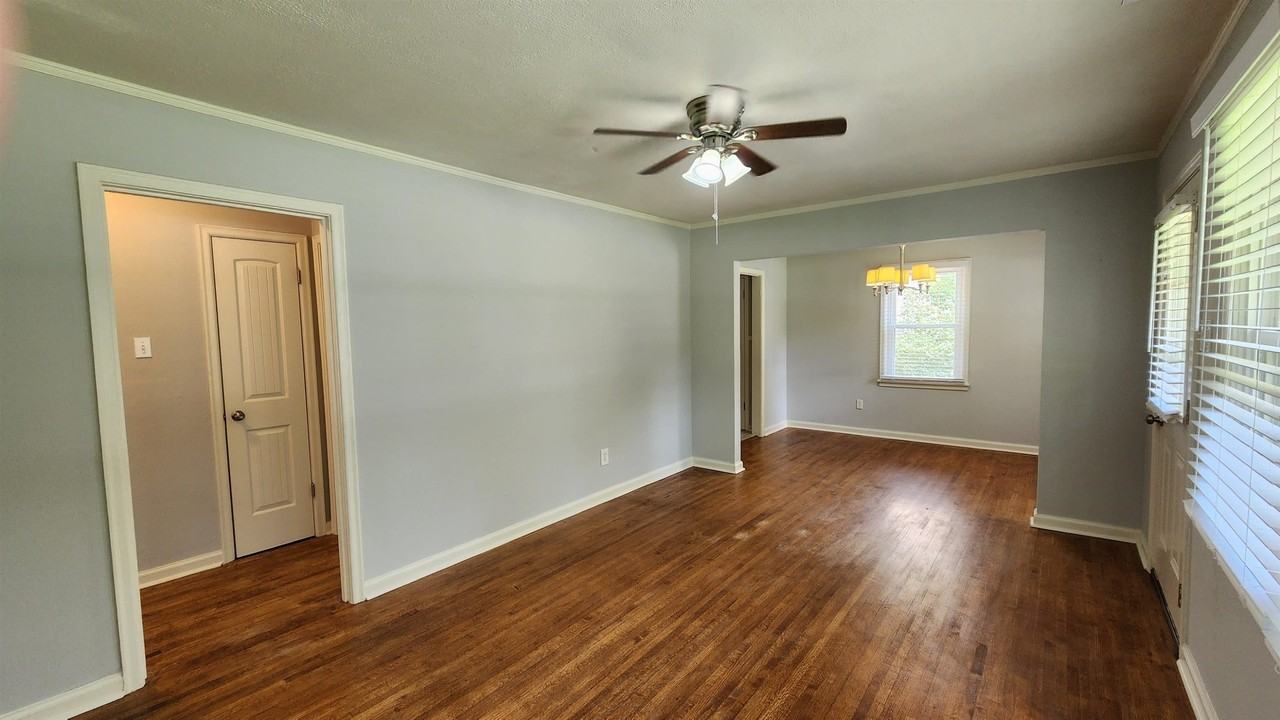 1355 Dearing Rd - Photo 6 of 21