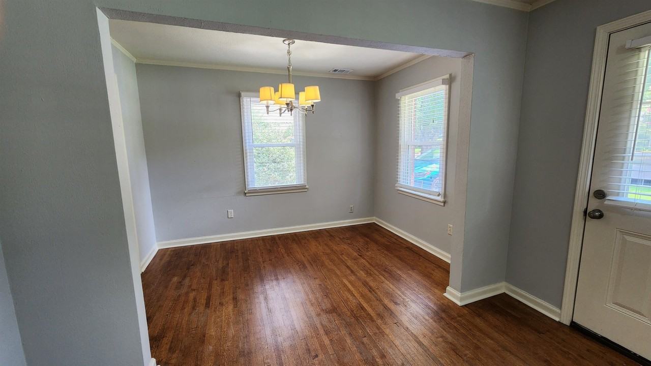 1355 Dearing Rd - Photo 7 of 21