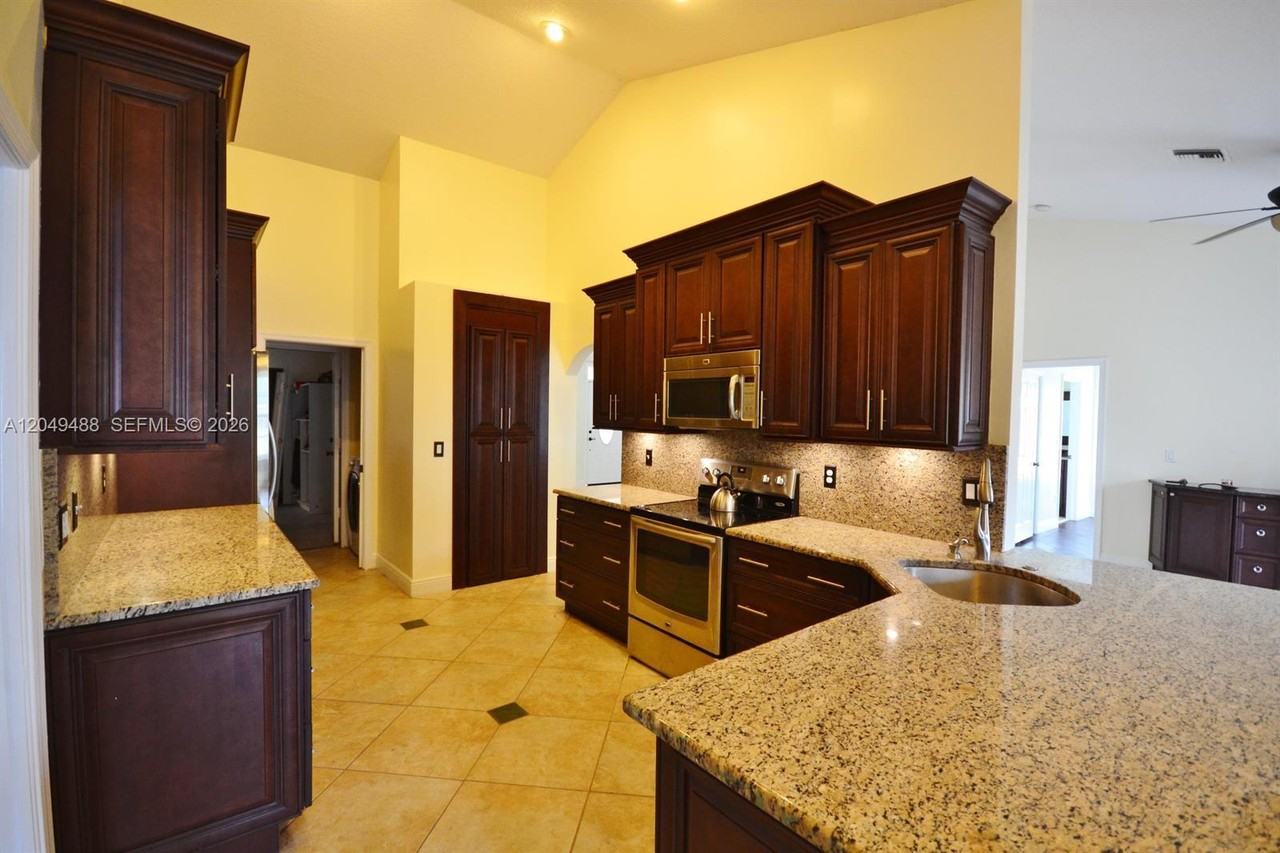 17569 89th Pl N - Photo 4 of 8