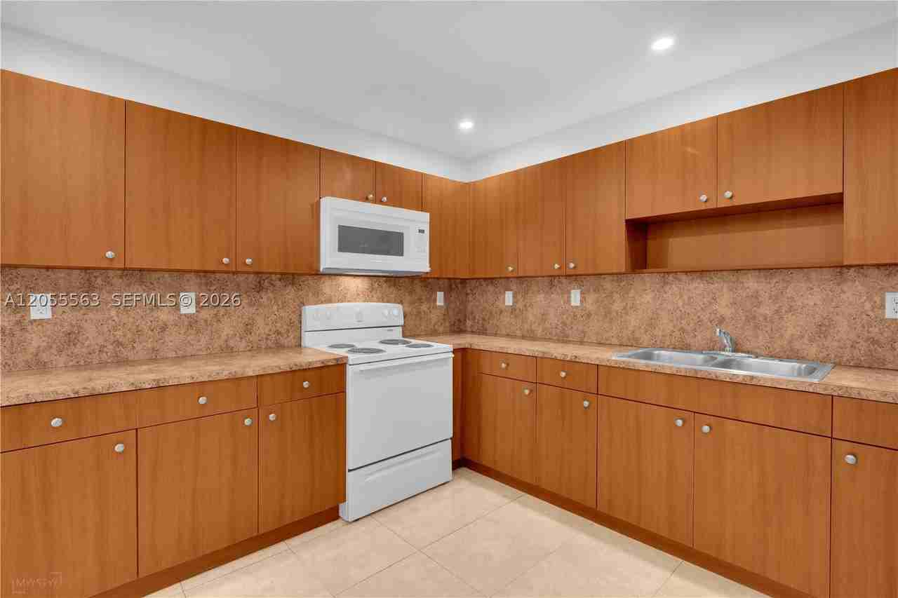 1451 Nw 51st Ter #1451 - Photo 5 of 20